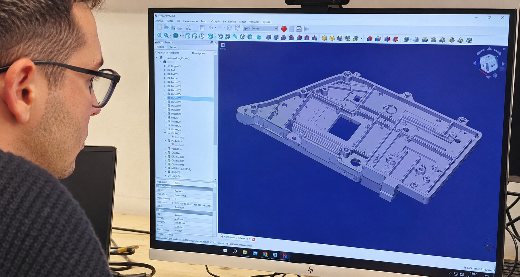Ant diseñando una pieza con FreeCAD